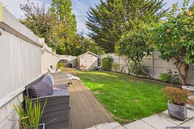 Pinner View, Harrow, HA1