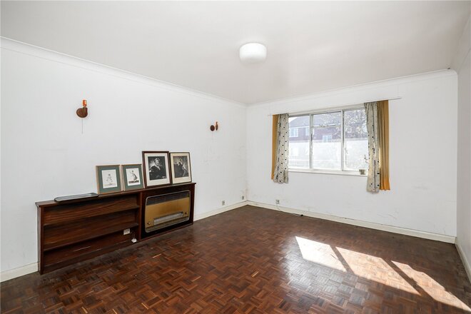 Avenue Road, London, W3