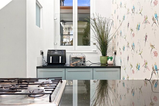 Kersley Road, London, N16