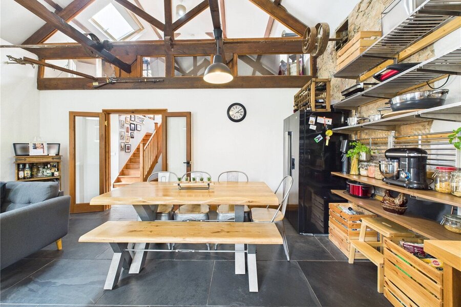 Kitchen & Living