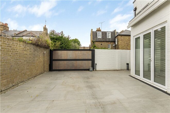 Station Road, Barnes, SW13