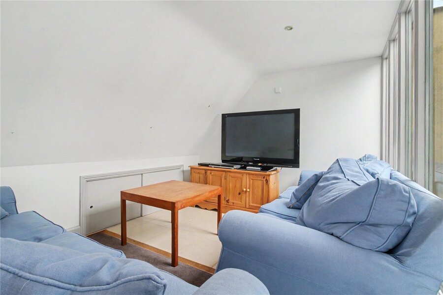 Upper Rear Loung
