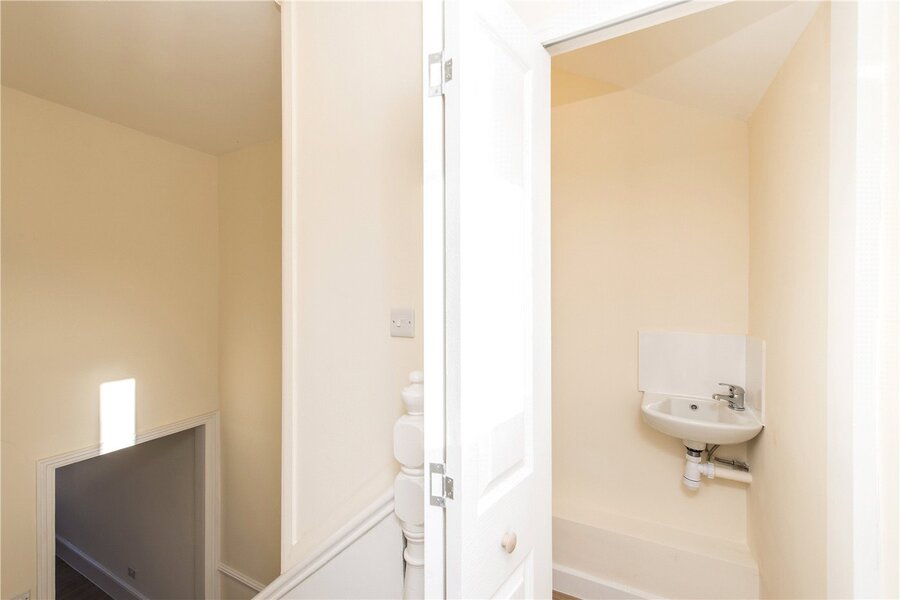 Upper Landing & Wc
