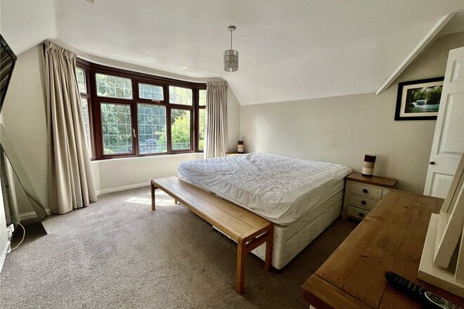 Queens Park West Drive, Dorset, BH8