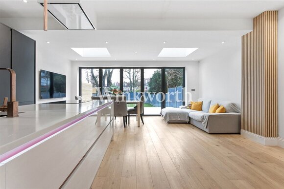 Riverway, London, N13