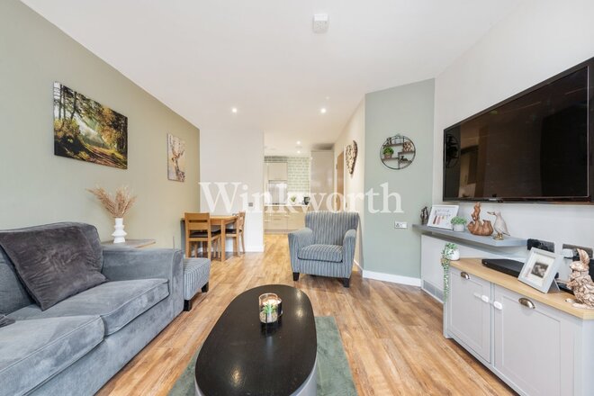 Lily Way, London, N13