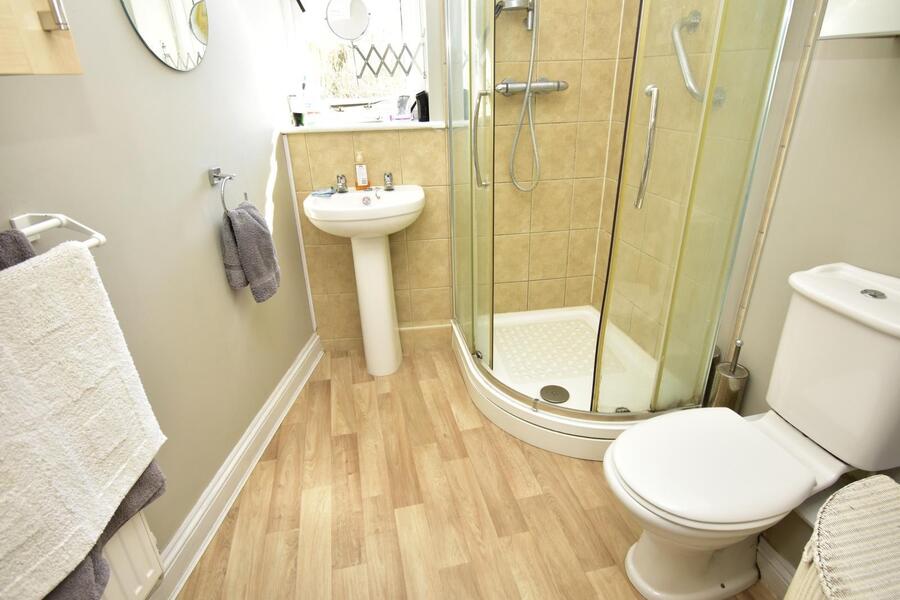 A EN SUITE.JPG