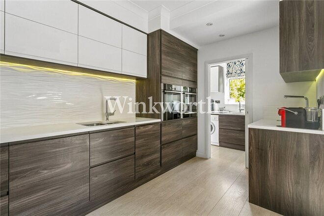 Broomfield Avenue, London, N13