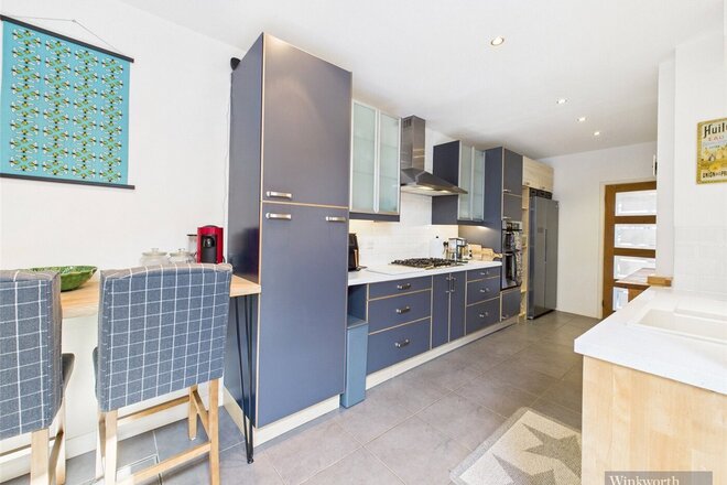 Bond Road, Surbiton, KT6