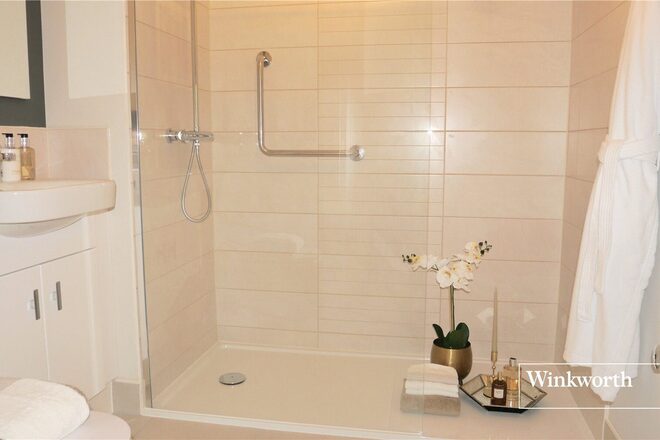 Westpole Avenue, Oakwood, EN4