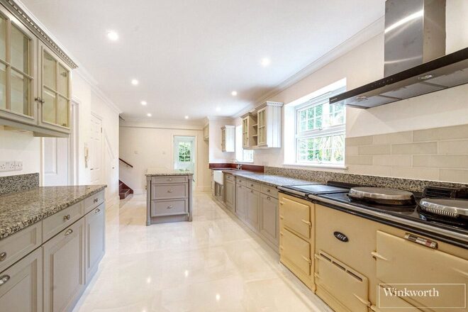 Heath Rise, Wentworth Estate, GU25