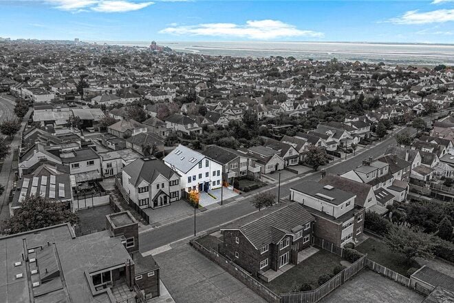 Crescent Road, Essex, SS9