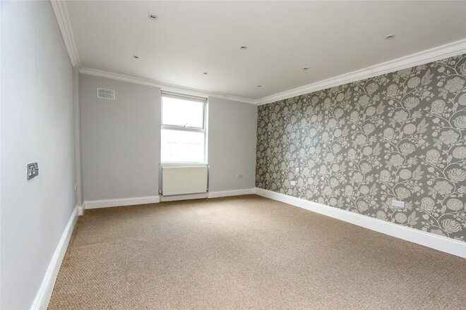 Marine Avenue, Essex, SS0