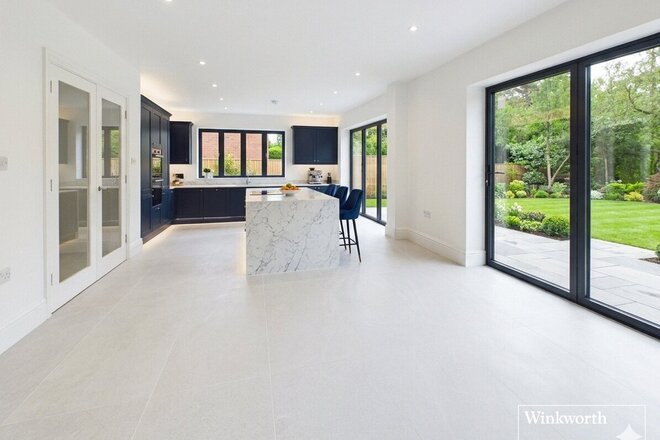 Collaroy Road, Thatcham, RG18