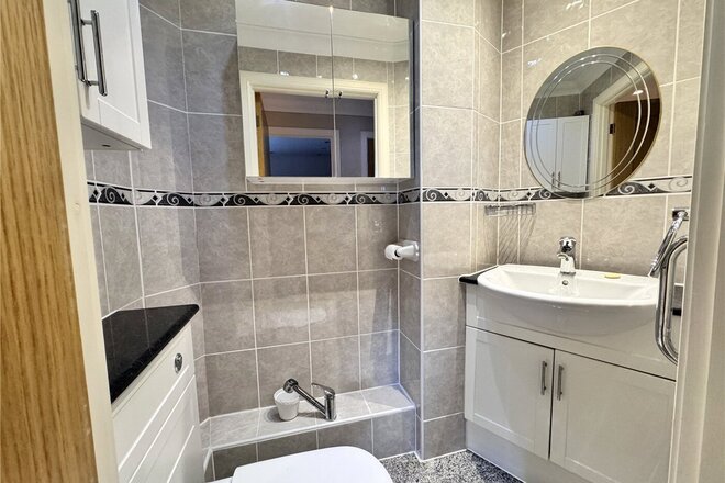 Alumhurst Road, Dorset, BH4