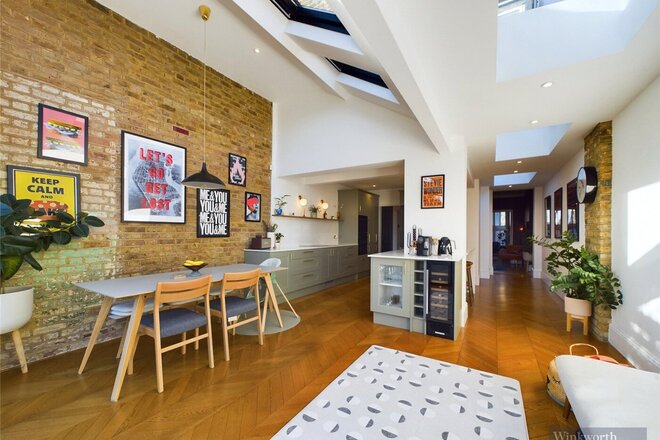 Hook Road, Chessington, KT9