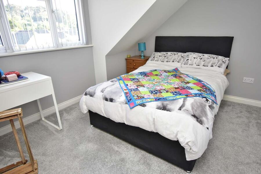 A BEDROOM 2.JPG