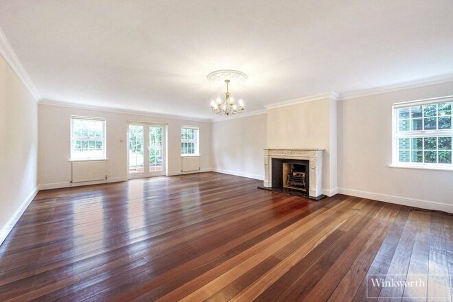Heath Rise, Wentworth Estate, GU25