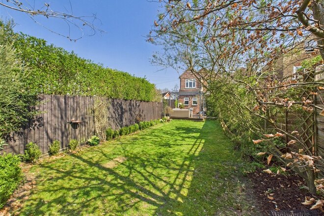 Bond Road, Surbiton, KT6