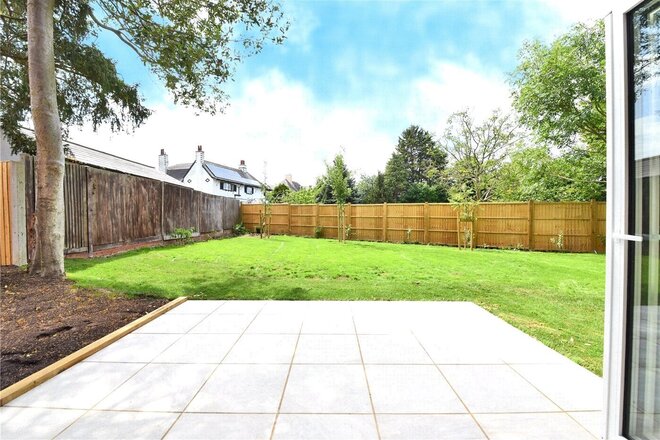 Holly Oak Close, Sutton, SM2