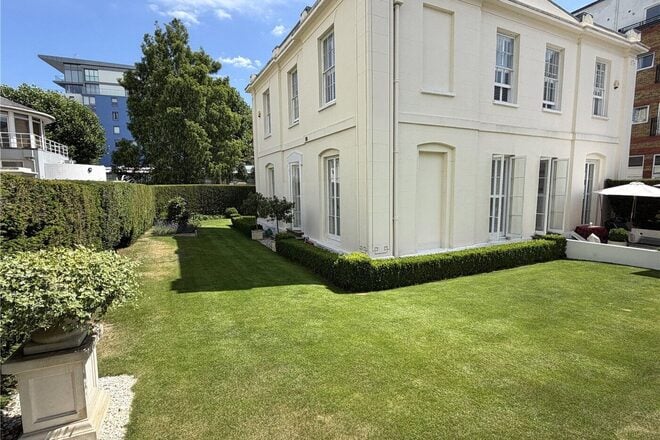Point Pleasant, London, SW18