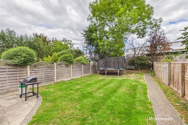 Farm Road, Edgware, HA8