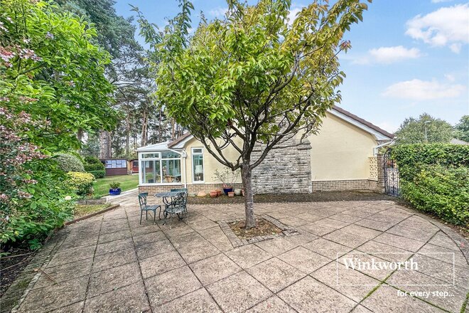 Old Pines Close, Dorset, BH22