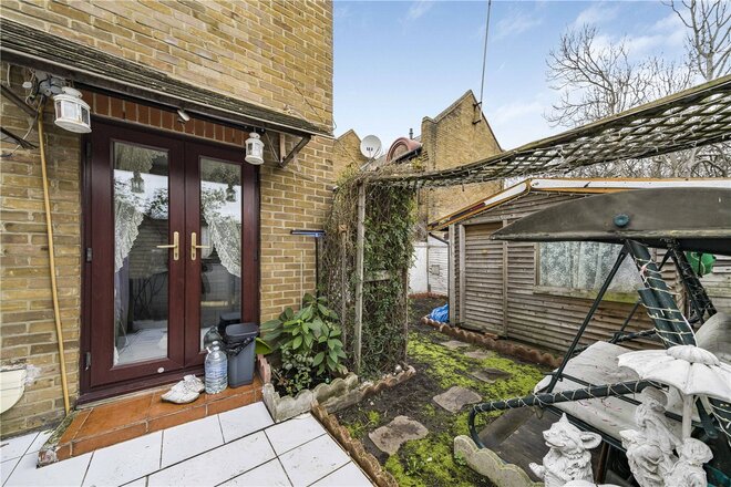 Isambard Place, London, SE16