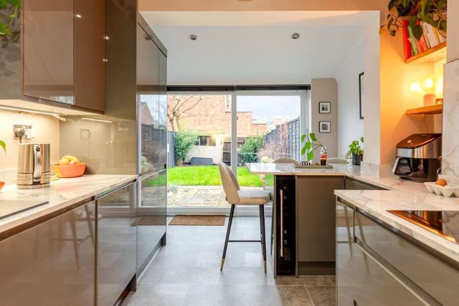 Mid Kitchen