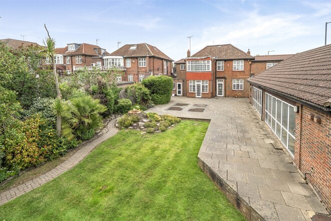 Haslemere Gardens, London, N3
