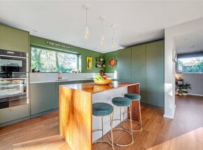 Bat & Ball Lane, Surrey, GU10
