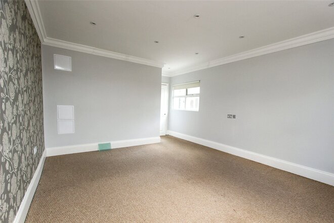 Marine Avenue, Essex, SS0