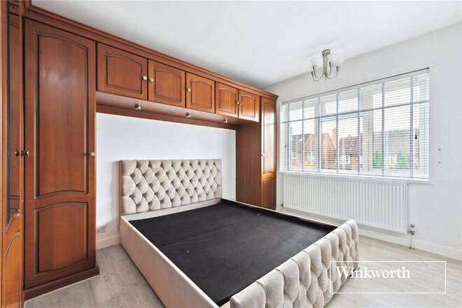 Kingsgate Avenue, London, N3