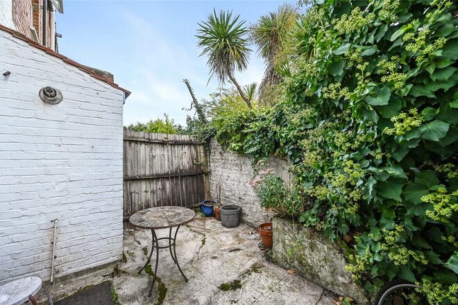 Thorpebank Road, London, W12