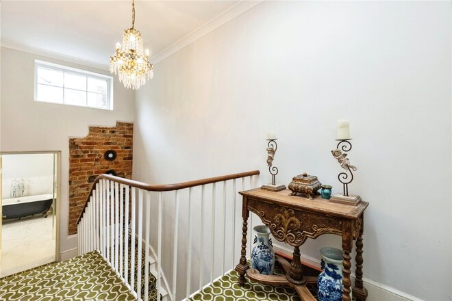 Hewlett Road, Gloucestershire, GL52