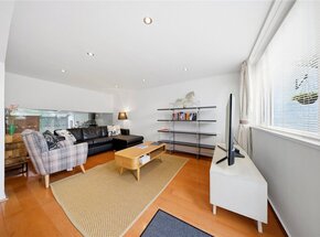 Queensmere Road, London, SW19