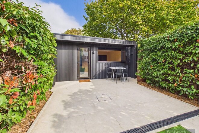 Tolworth Park Road, Surbiton, KT6