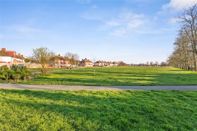 London Road, Mitcham, CR4