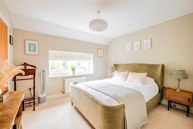 8 The Old Barnyard, Rushall, SN9