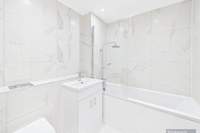 Castleview Road, Surrey, KT13