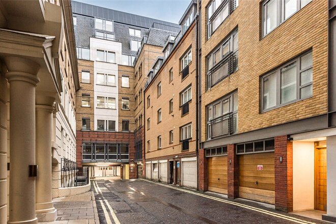 Cleveland Place, London, SW1Y