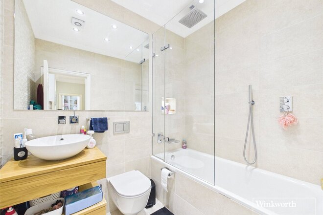 Turnberry Close, London, NW4