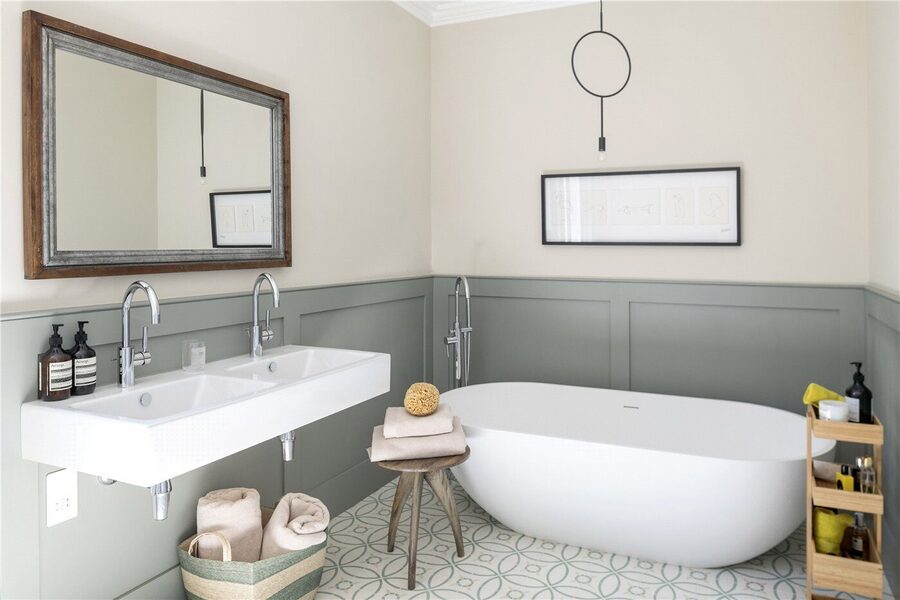En-Suite Bathroom