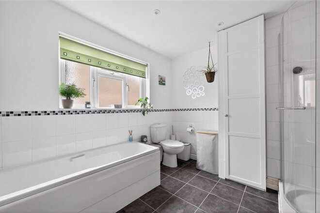 Oxenden Road, Farnham, GU10