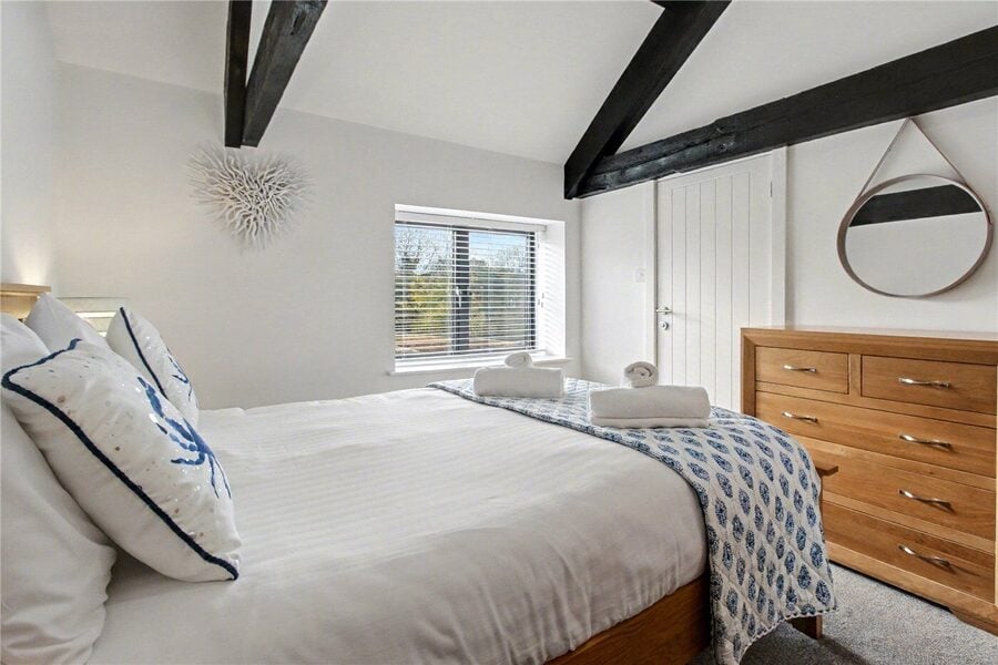Bedroom 1q