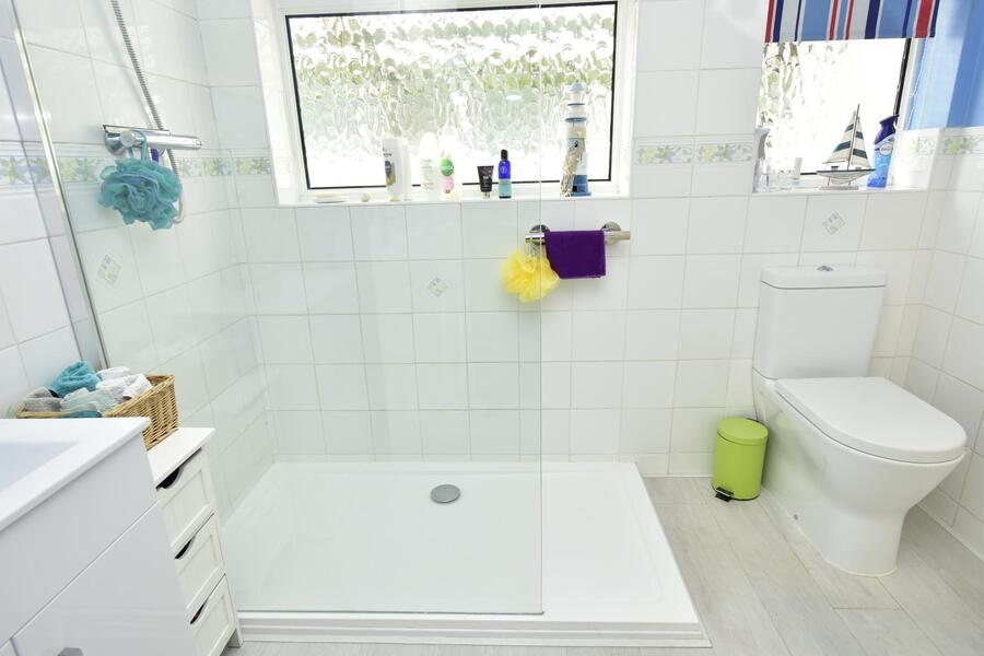 A SHOWER ROOM.JPG