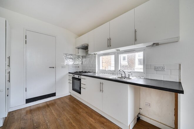 Whitehorse Lane, London, SE25