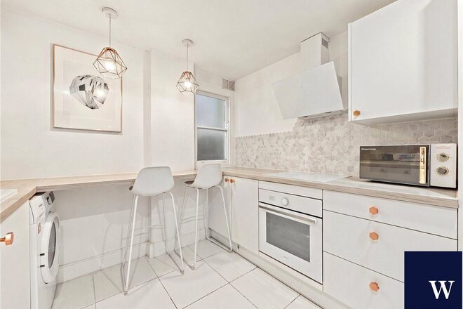 Woodside Grove, Finchley, N12