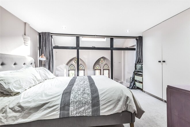 Cloisters Court, London, N6