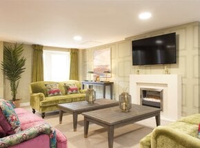 Bath Road, Wiltshire, SN10